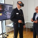 In Rheinland-Pfalz wird neben der Feuerwehr jetzt auch die Polizei mittels Virtual Reality für Einsatzsituationen geschult.