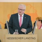Hessens Finanzminister Thomas Schäfer spricht im Landtag zur Verabschiedung des Nachtragshaushalts.