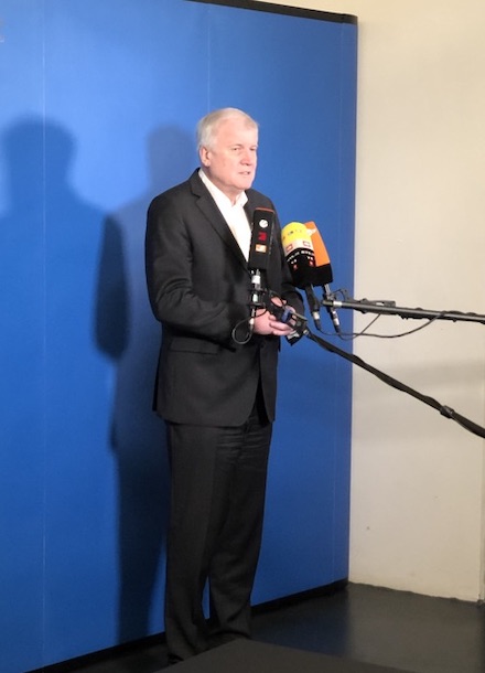 Bundesinnenminister Horst Seehofer hat ein OZG-Digitalisierungslabor besucht.