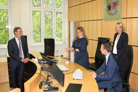 Das Landgericht Stralsund hat nun offiziell die Pilotierung der E-Akte gestartet.