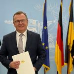 Nach jetzt unterzeichneten Dienstvereinbarungen können Angehörige der baden-württembergischen Justiz auch langfristig Homeoffice-Angebote nutzen.