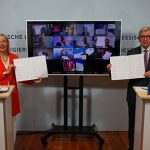 Hessen: Digitalministerin Kristina Sinemus und Ministerpräsident Volker Bouffier präsentieren den Glasfaserpakt.