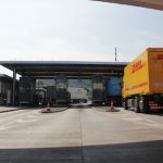 Schweiz/Österreich: Lkw-Fahrerinnen und -Fahrer sollen dank digitaler Lösungen für Zollformalitäten nicht mehr an der Grenze stoppen müssen.