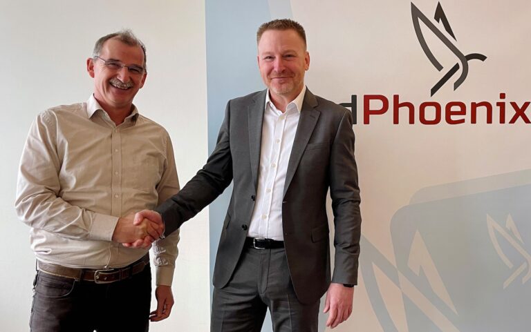 Das Bild zeigt den Vorstandsvorsitzenden von Dataport, Johann Bizer, und Thomas Garbe, Geschäftsführer von SoftwareOne Deutschland