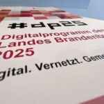 Das Bild zeigt die Titelseite des Digitalprogramms 2025 des Landes Brandenburg-