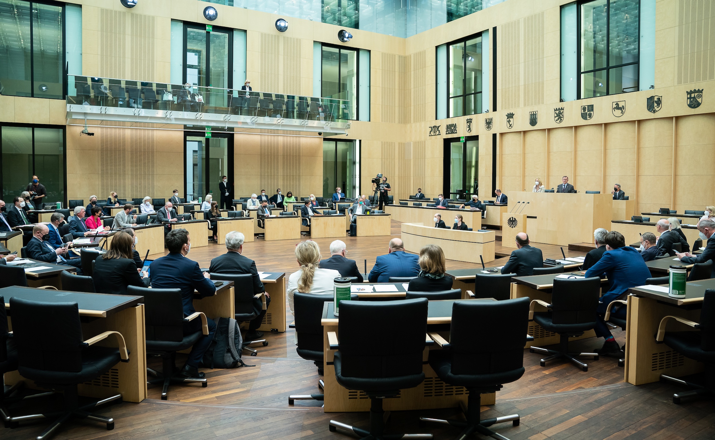 Das Bild zeigt den Plenarsaal des Bundesrats während einer Sitzung.