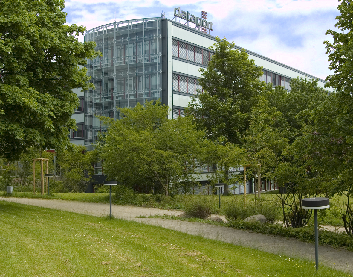 Das Bild zeigt den Unternehmenssitz von Dataport in Altenholz.