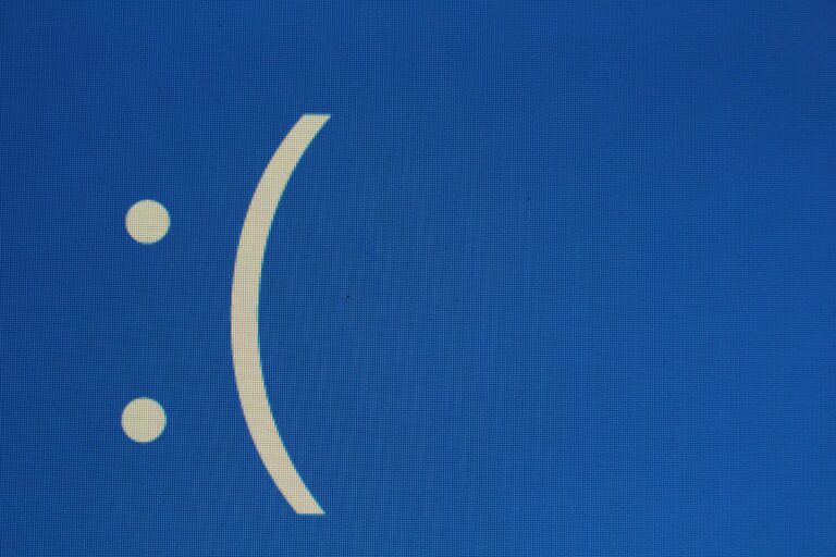 Bluescreen mit traurigem Smiley