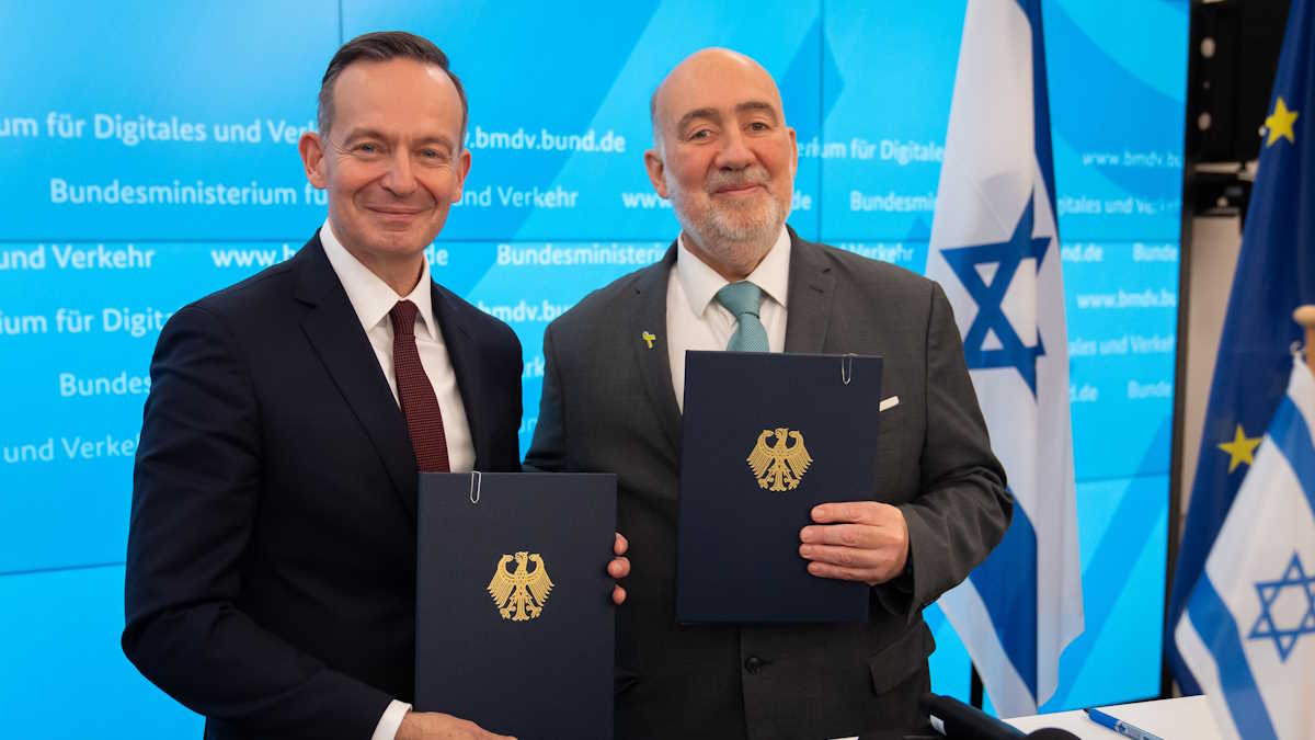 Bundesdigitalminister Dr. Volker Wissing und der israelische Botschafter Ron Prosor.