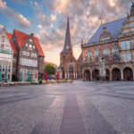 Historischer Marktplatz und Rathaus mit Stufengiebel in Bremen.